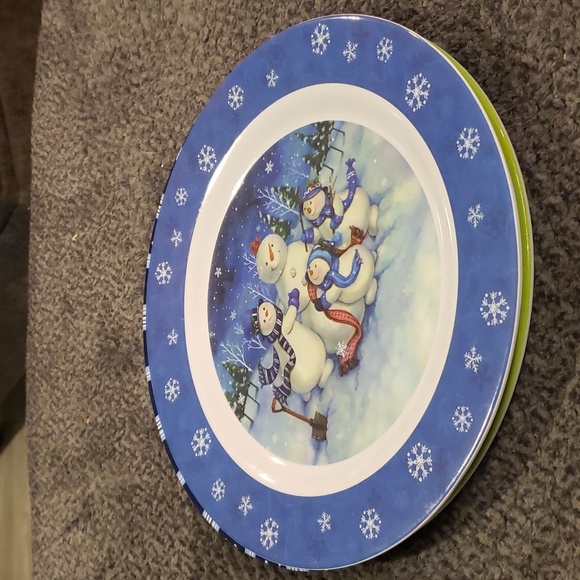 5 Christmas themed Melamine Plates EUC - Picture 2 of 5